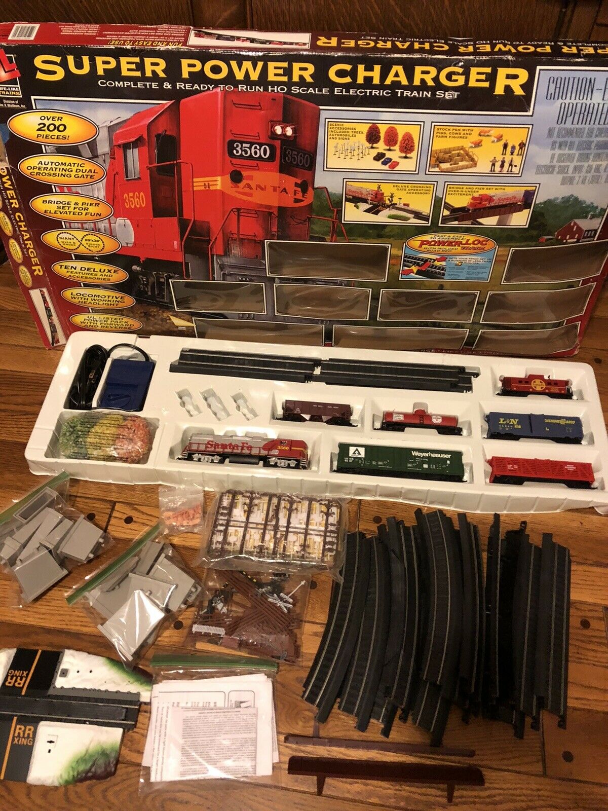 Life Like Train Set Santa Fe Super Power Charger 89"x38" Ho Scale 200 Pieces